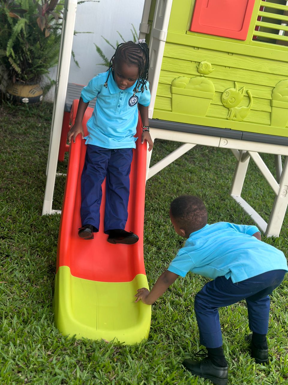 Photo buttons British International School, Dakar